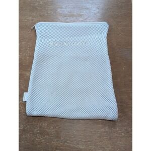 Honeylove Mesh Laundry Bag for Delicates Zippered‎ Shapewear Wash Bag Logo